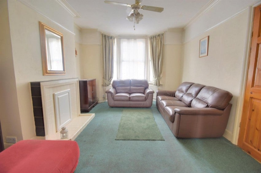 House Cassio Road in Watford