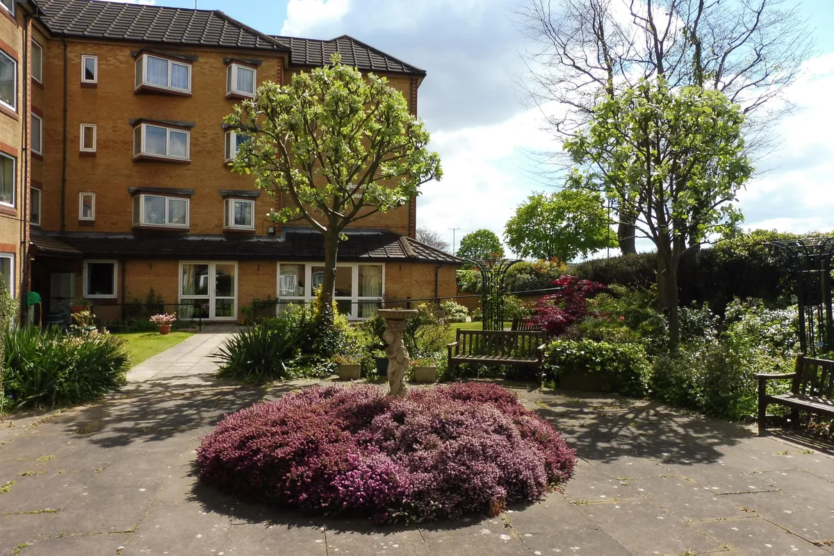 Flat Cassio Road in Watford
