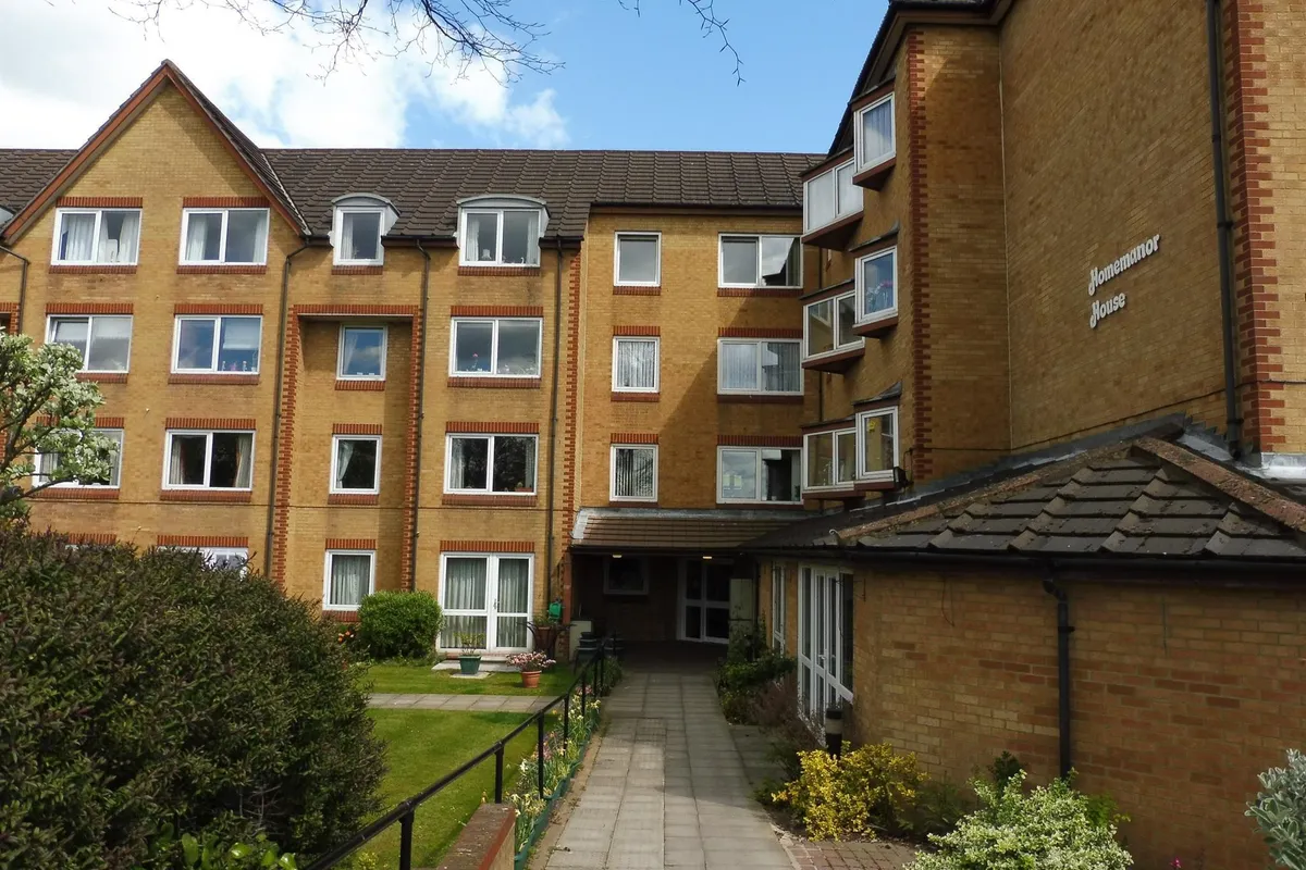 Flat Cassio Road in Watford