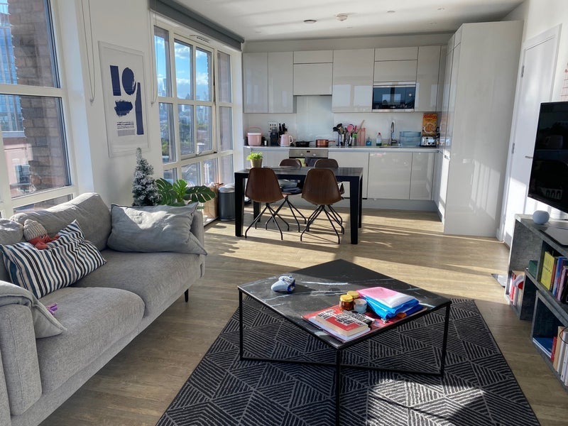 Flat Surrey Quays Road in Greater London