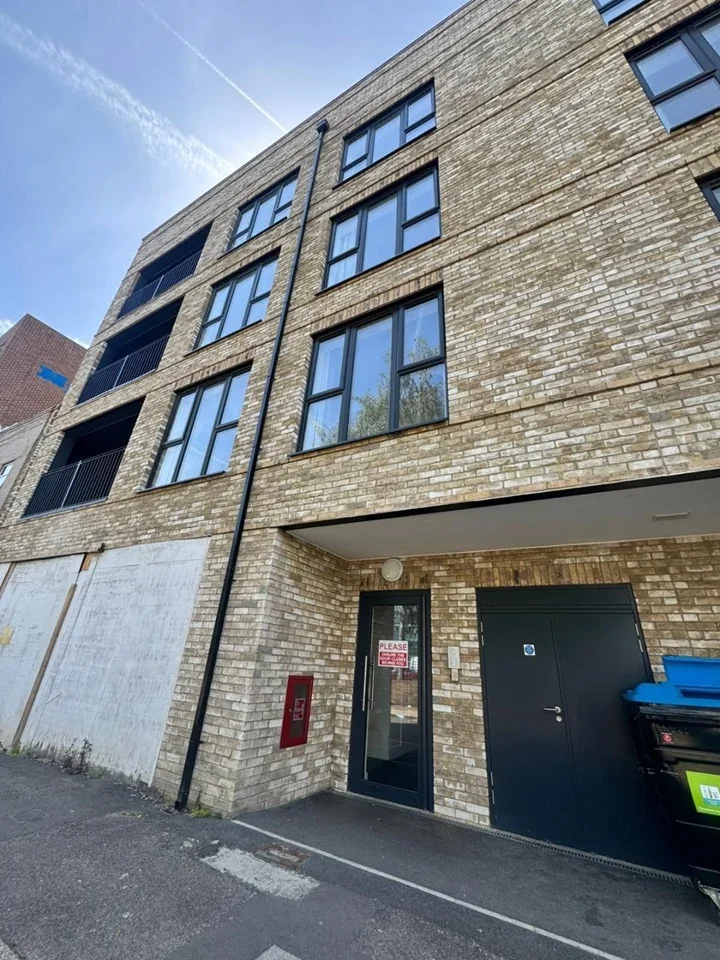 Flat Dartford Street in Greater London