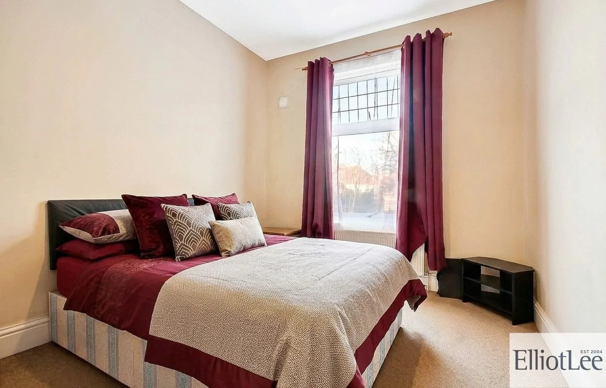Flat Hindes Road in Greater London