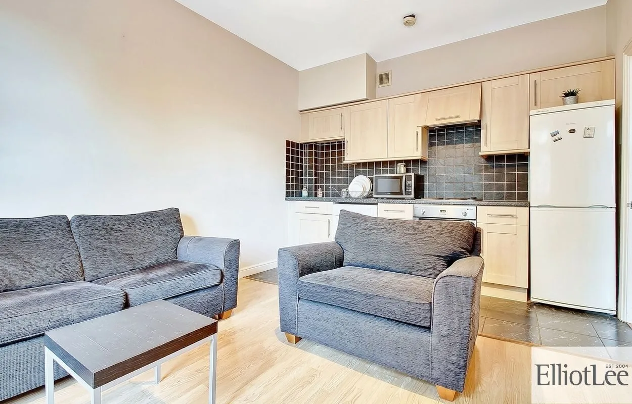 Flat Hindes Road in Greater London