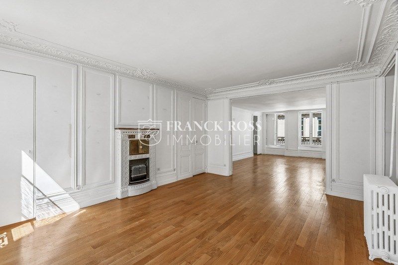 Flat Rue d'Amsterdam in Paris