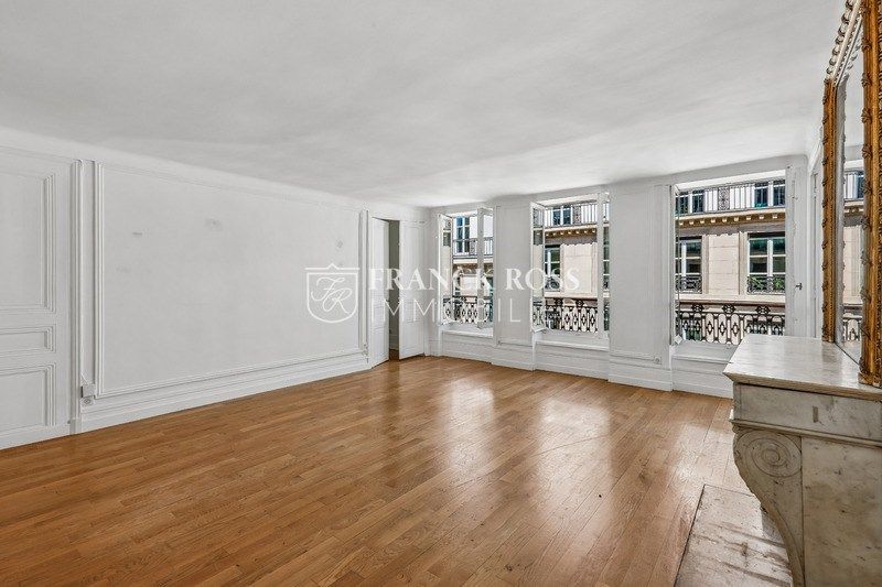Flat Rue d'Amsterdam in Paris
