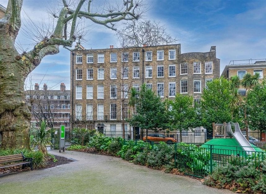 Flat Nelson Square in Greater London