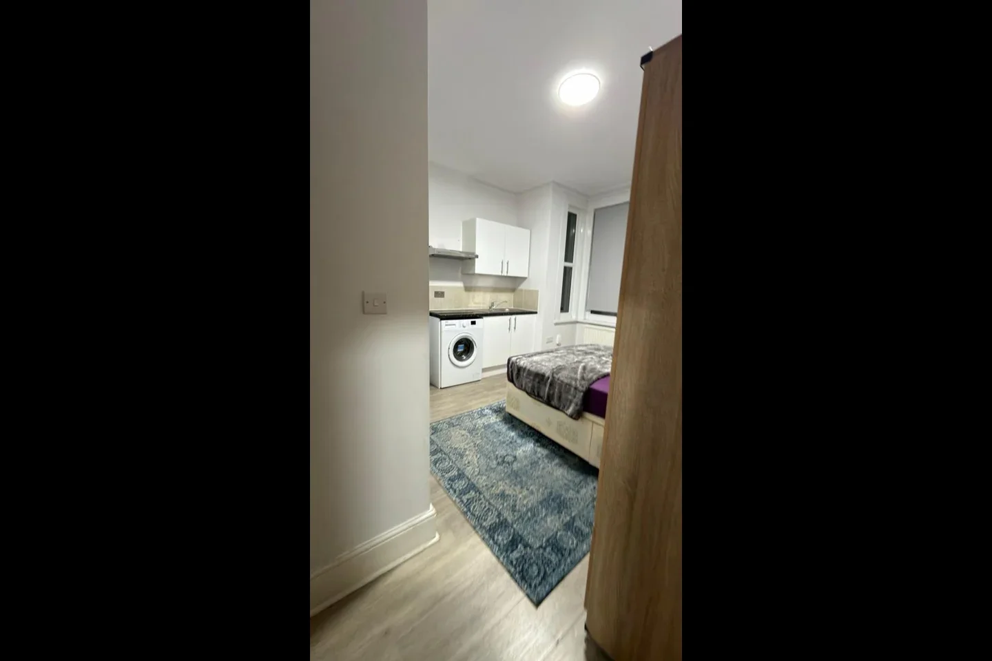Flat Parkfield Road in Greater London