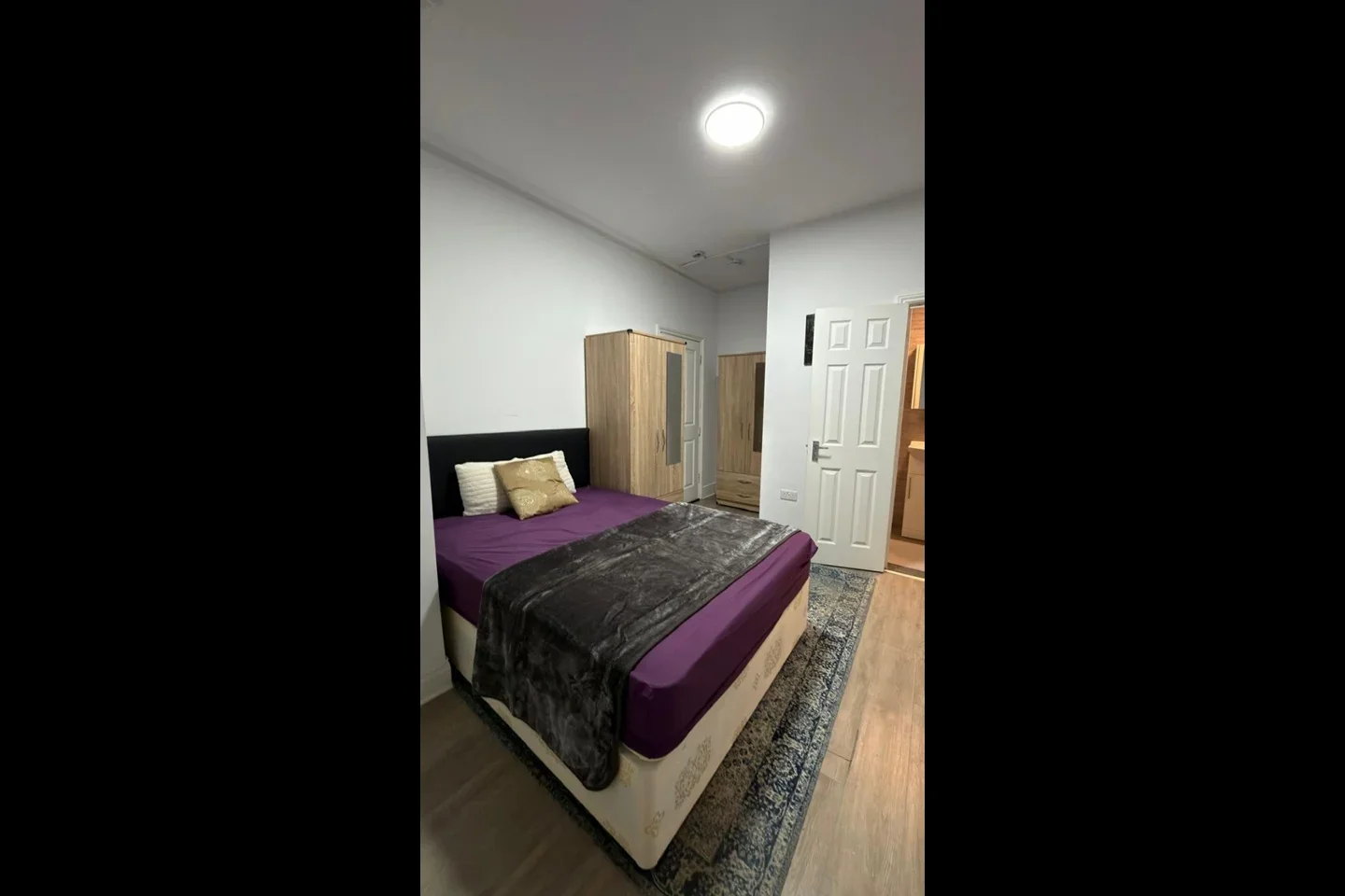 Flat Parkfield Road in Greater London