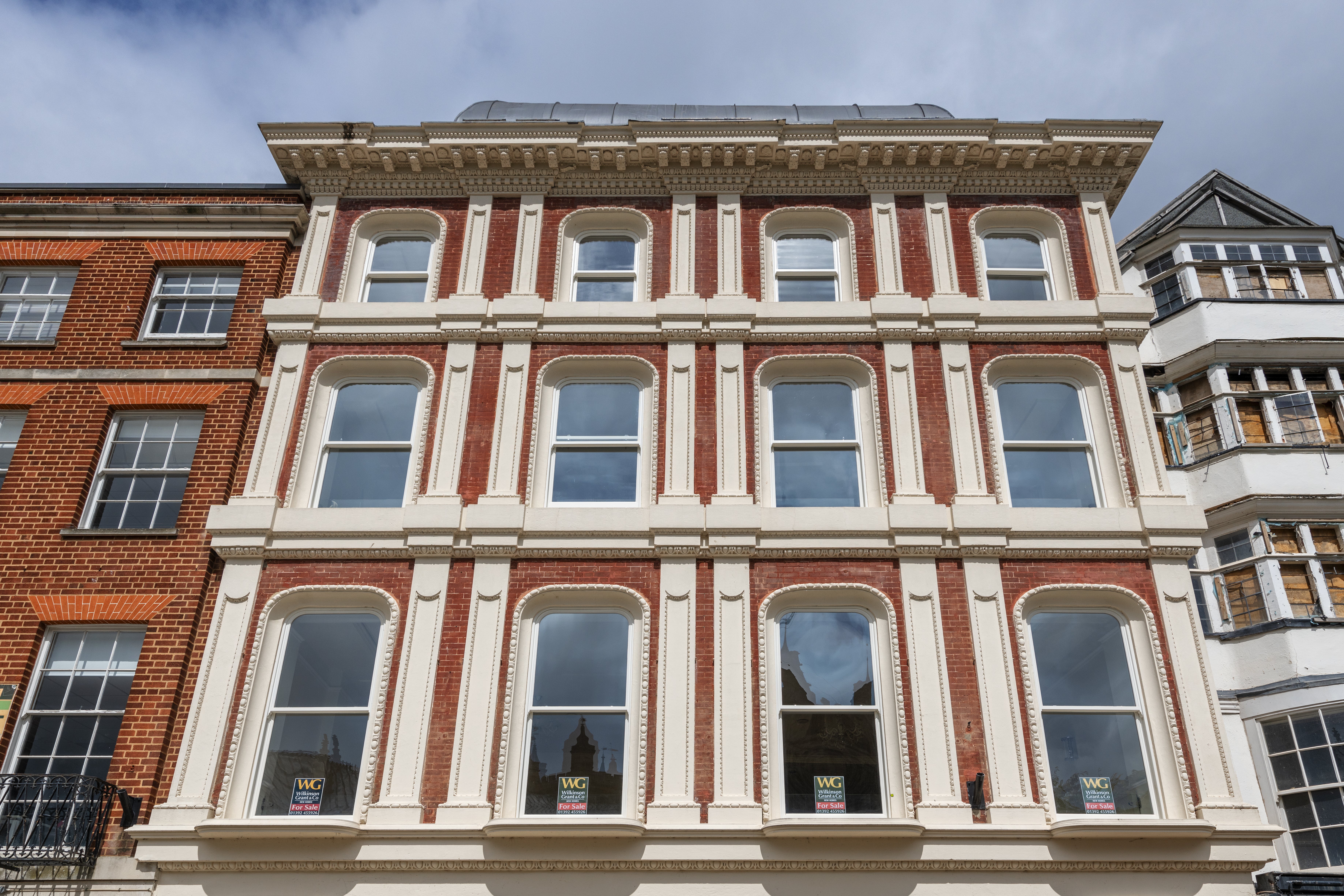 Flat Cathedral Yard in Exeter