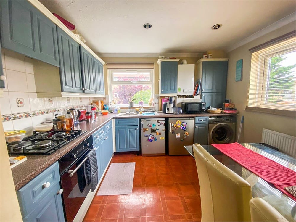 Flat Laburnum Grove in Slough