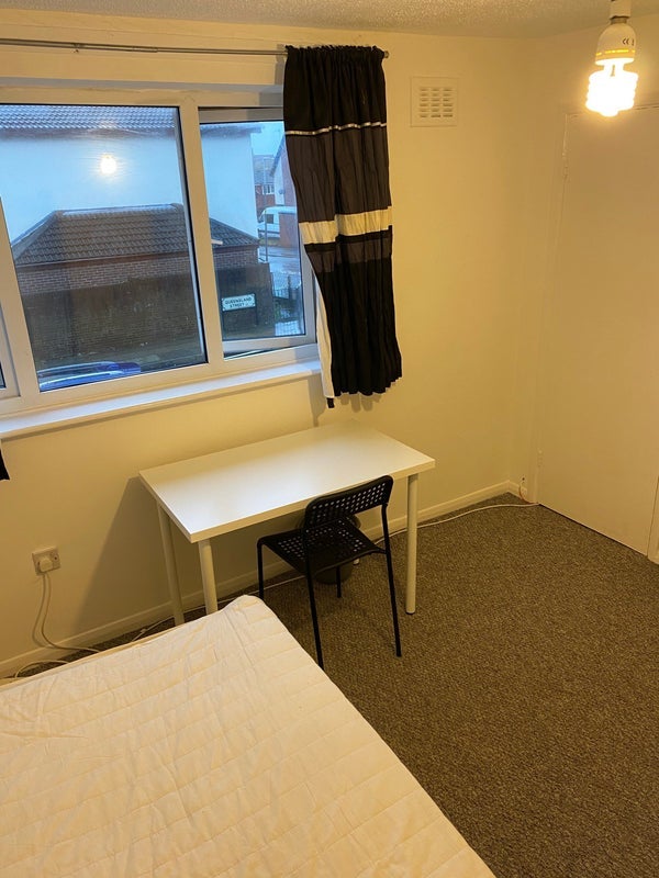 Room Queensland Street in Liverpool