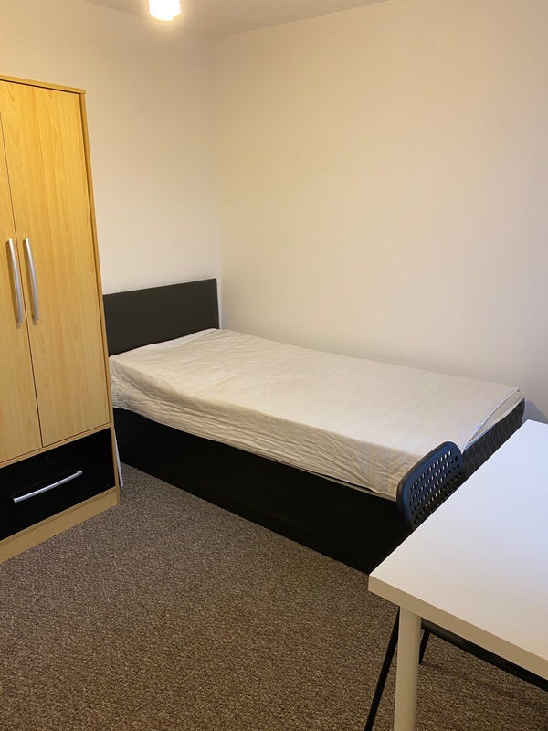 Room Queensland Street in Liverpool