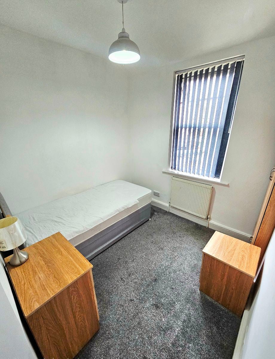 Room Carrill Grove in Manchester