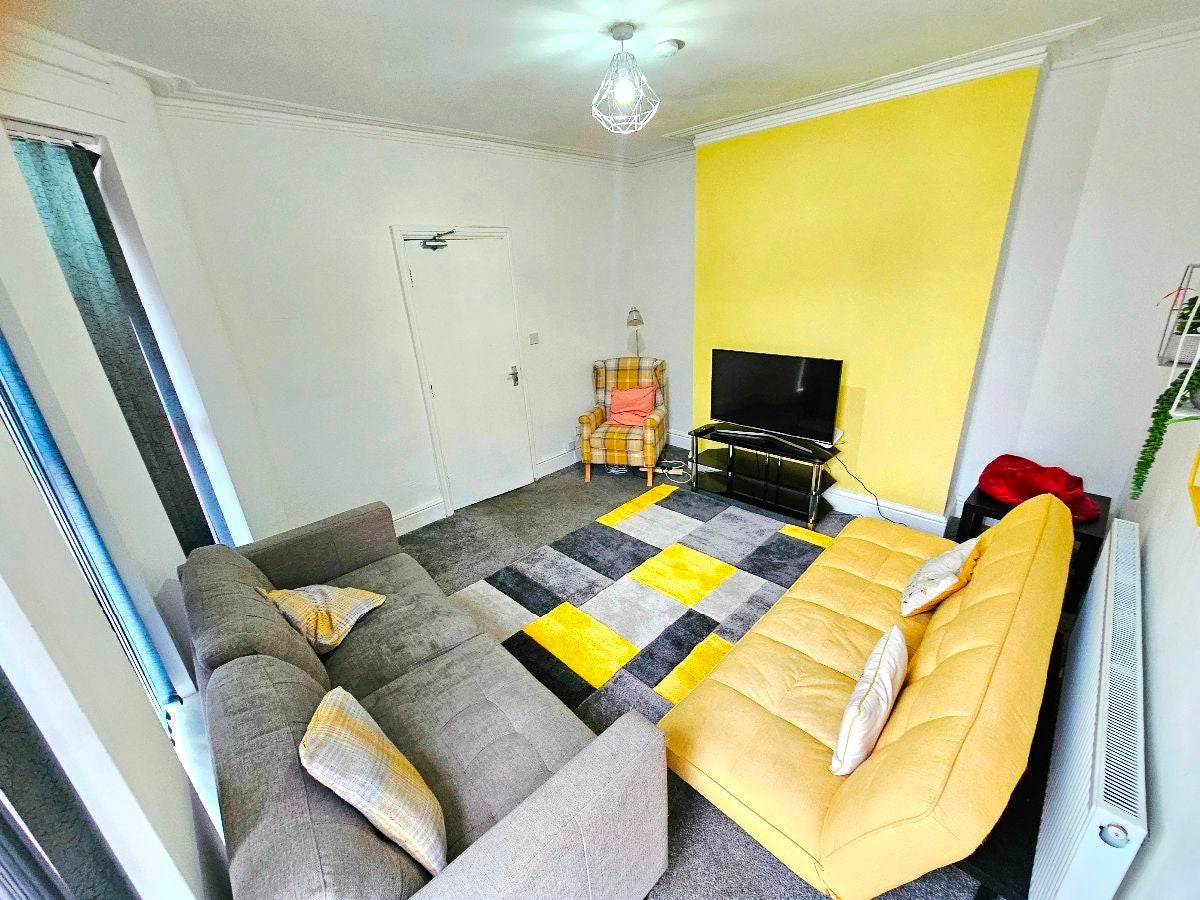 Room Carrill Grove in Manchester