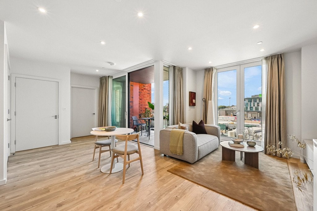 Flat Hebden Place in Greater London