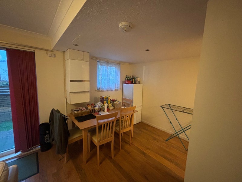 Room Couper Street in Glasgow