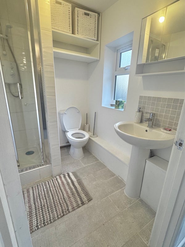 Room Dolman Close in Bristol