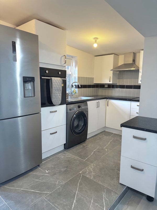 Room Dolman Close in Bristol