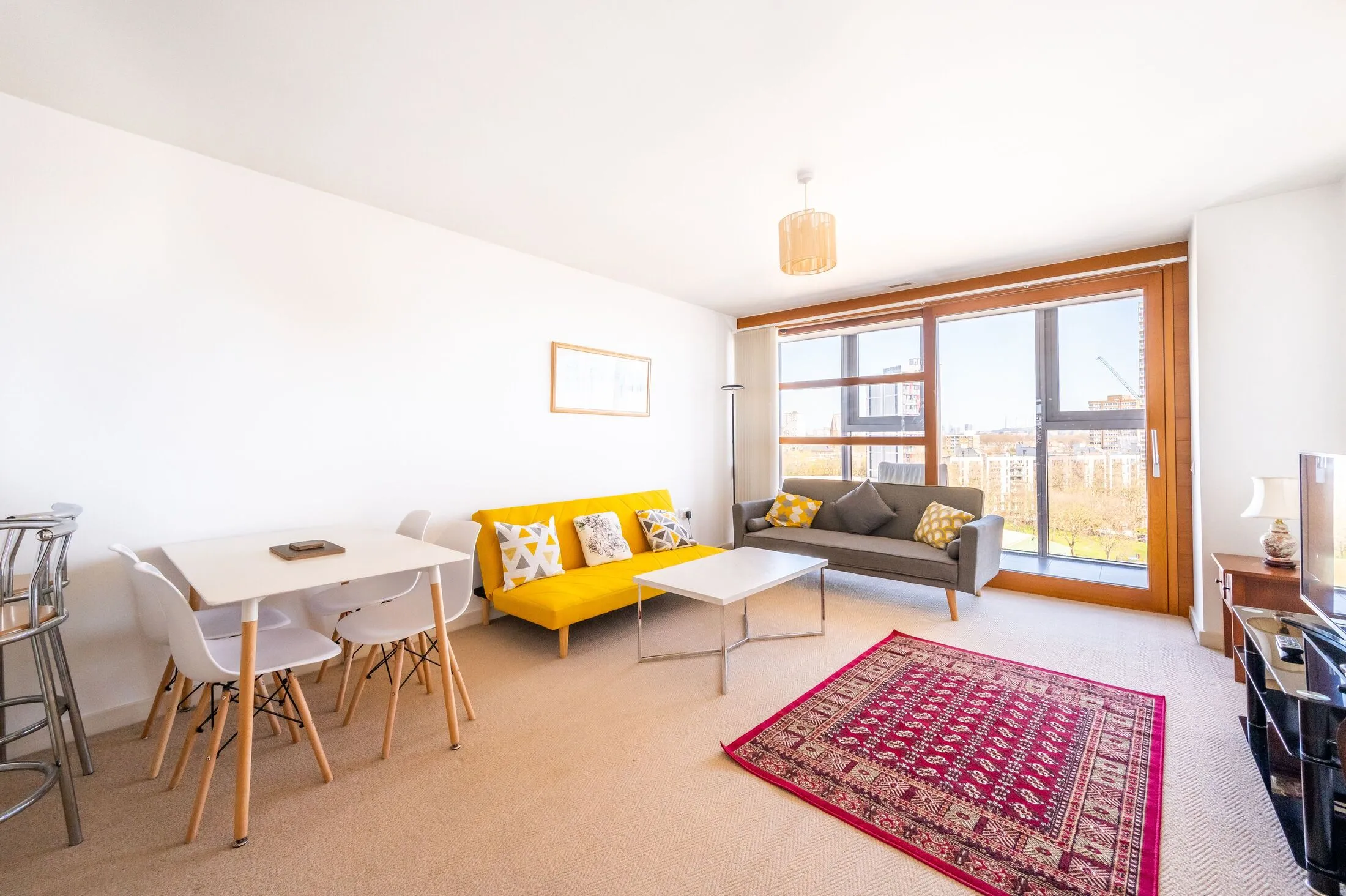 Flat Lombard Road in Greater London