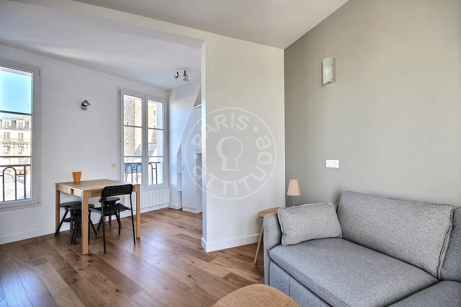 Flat Rue Tourlaque in Paris