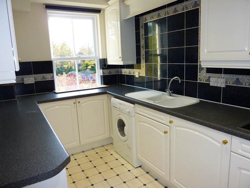 Flat Stratford Drive in Wooburn Green