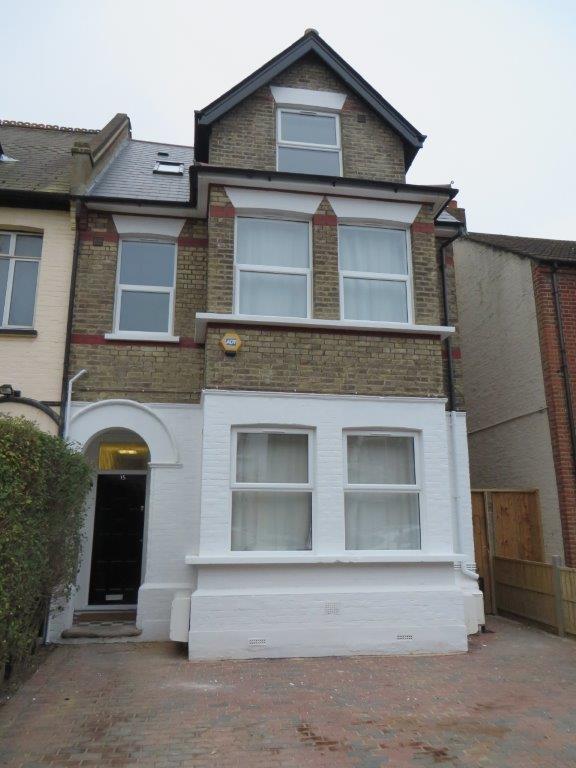 Flat Norbury Court Road in Greater London