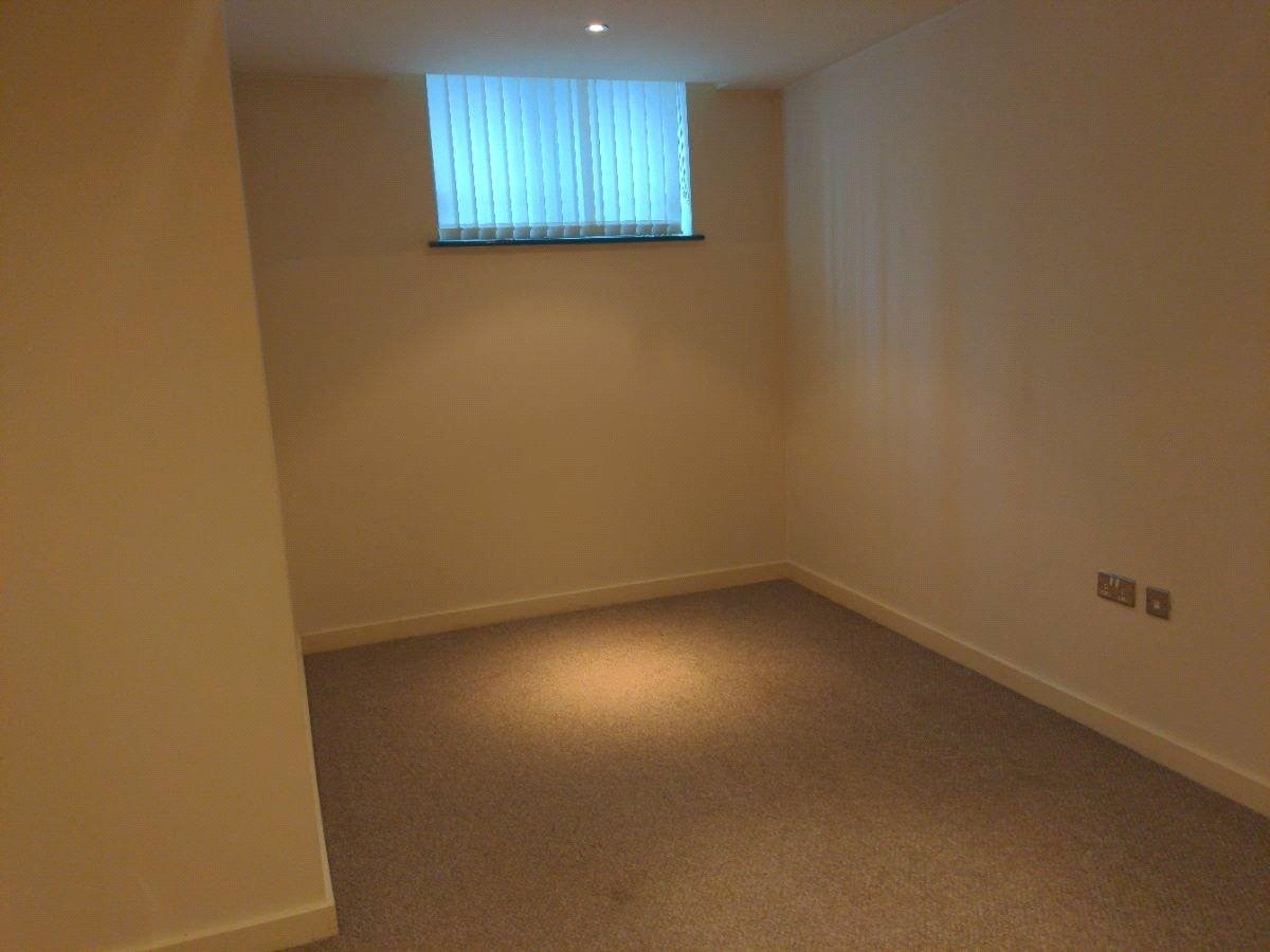 Flat Sunbridge Road in Bradford