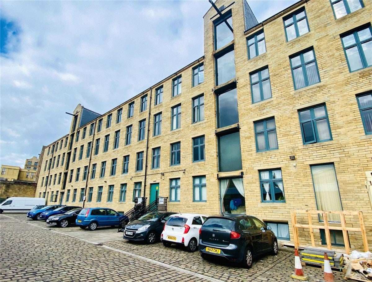 Flat Sunbridge Road in Bradford