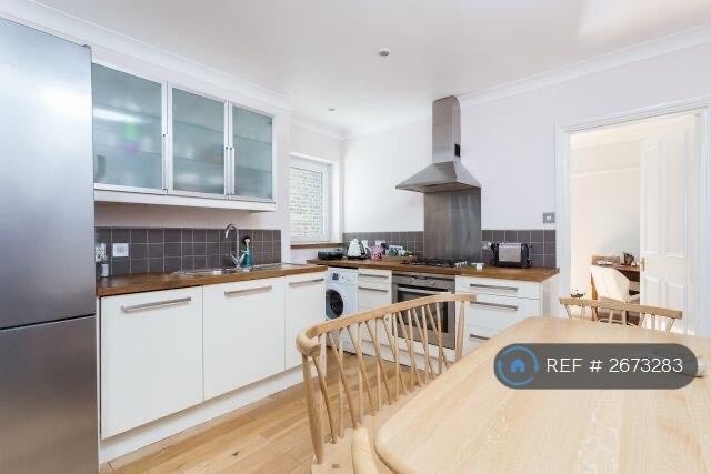 House Larkhall Rise in Greater London