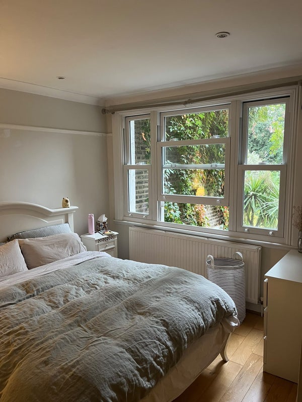 House Larkhall Rise in Greater London