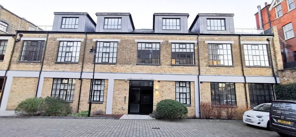 Flat Rainville Road in Greater London