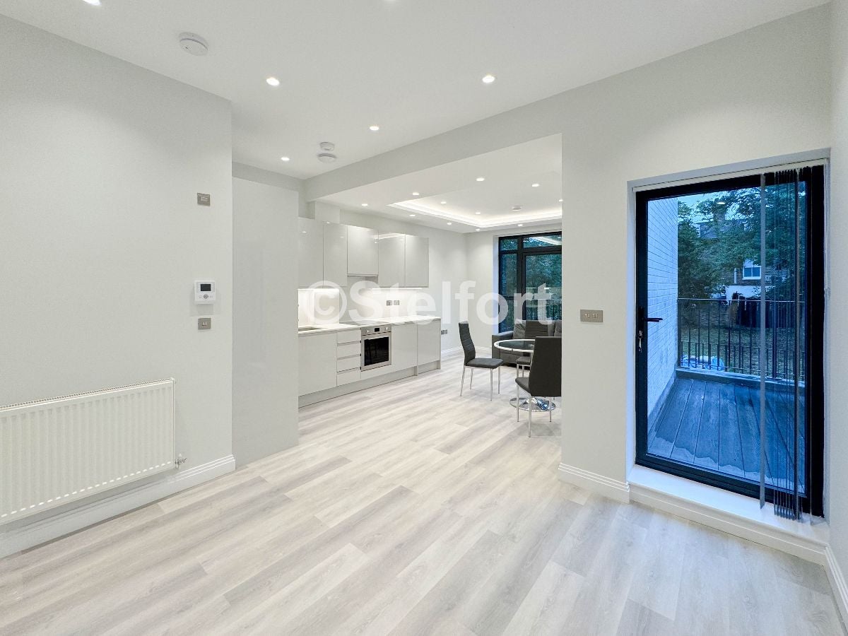 Flat Middleton Mews in Greater London