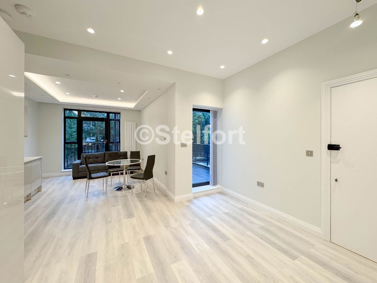 Flat Middleton Mews in Greater London