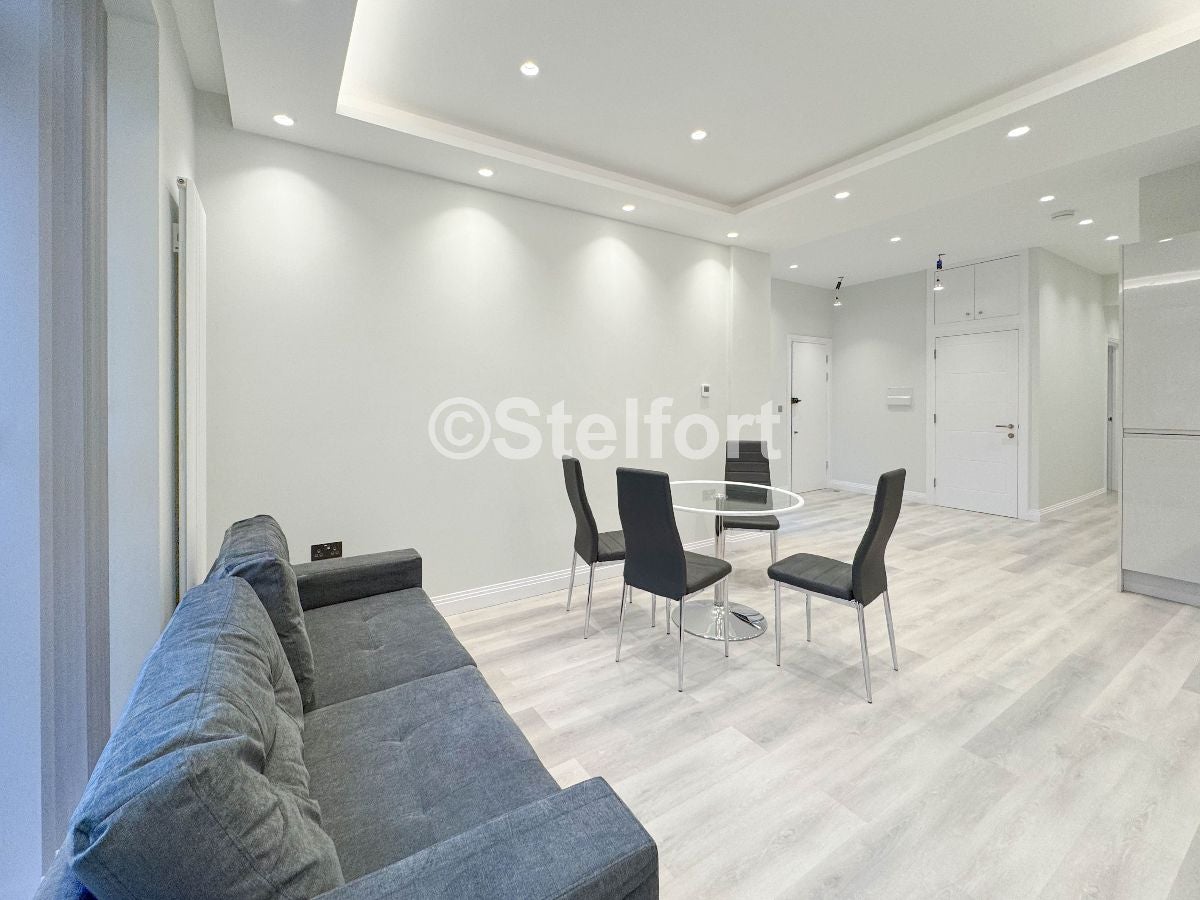 Flat Middleton Mews in Greater London