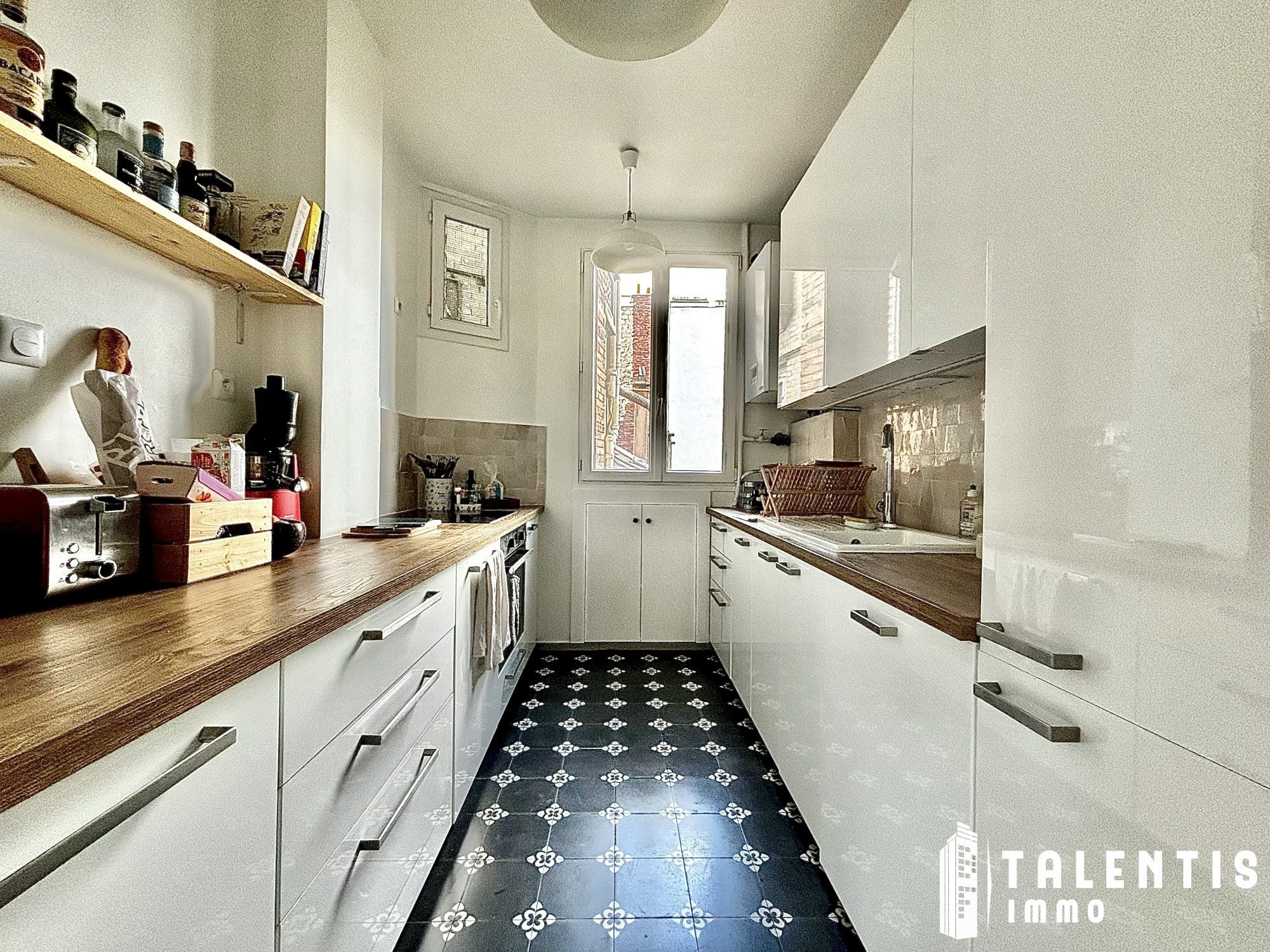 Flat Avenue Victor Hugo in Clamart