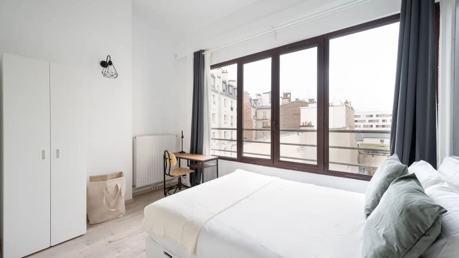 Room Place de la Réunion in Paris