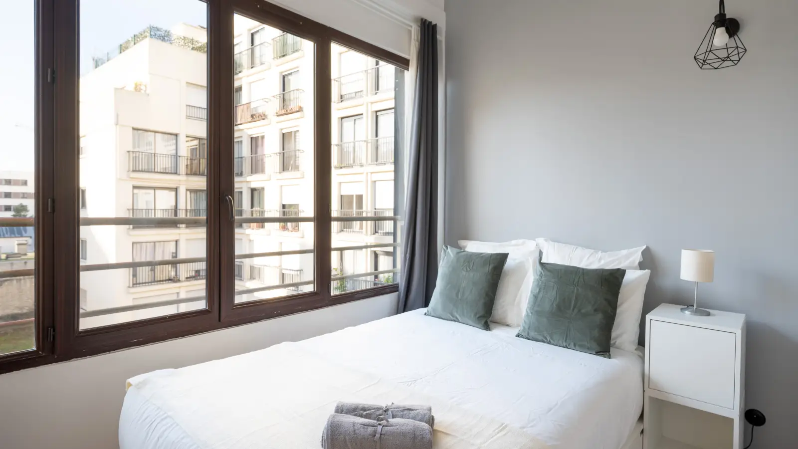 Room Place de la Réunion in Paris