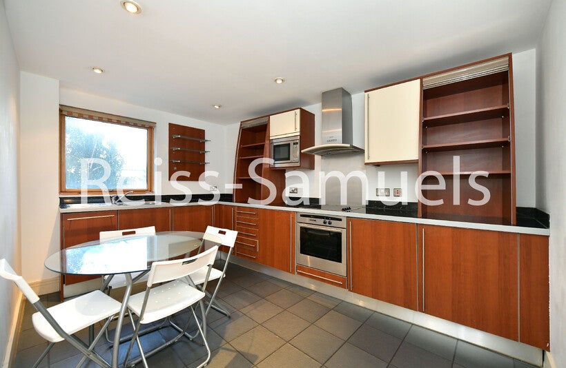 Flat Newton Place in Greater London
