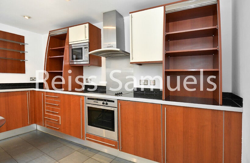 Flat Newton Place in Greater London
