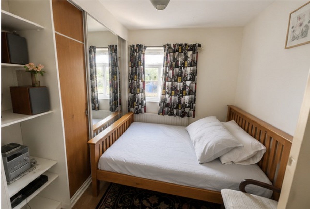 Room Cinderford Way in Greater London