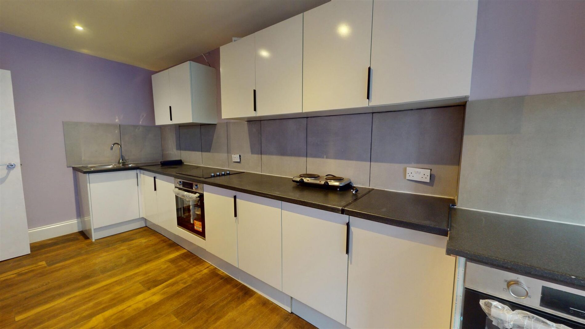 Room Chipstead Avenue in Greater London