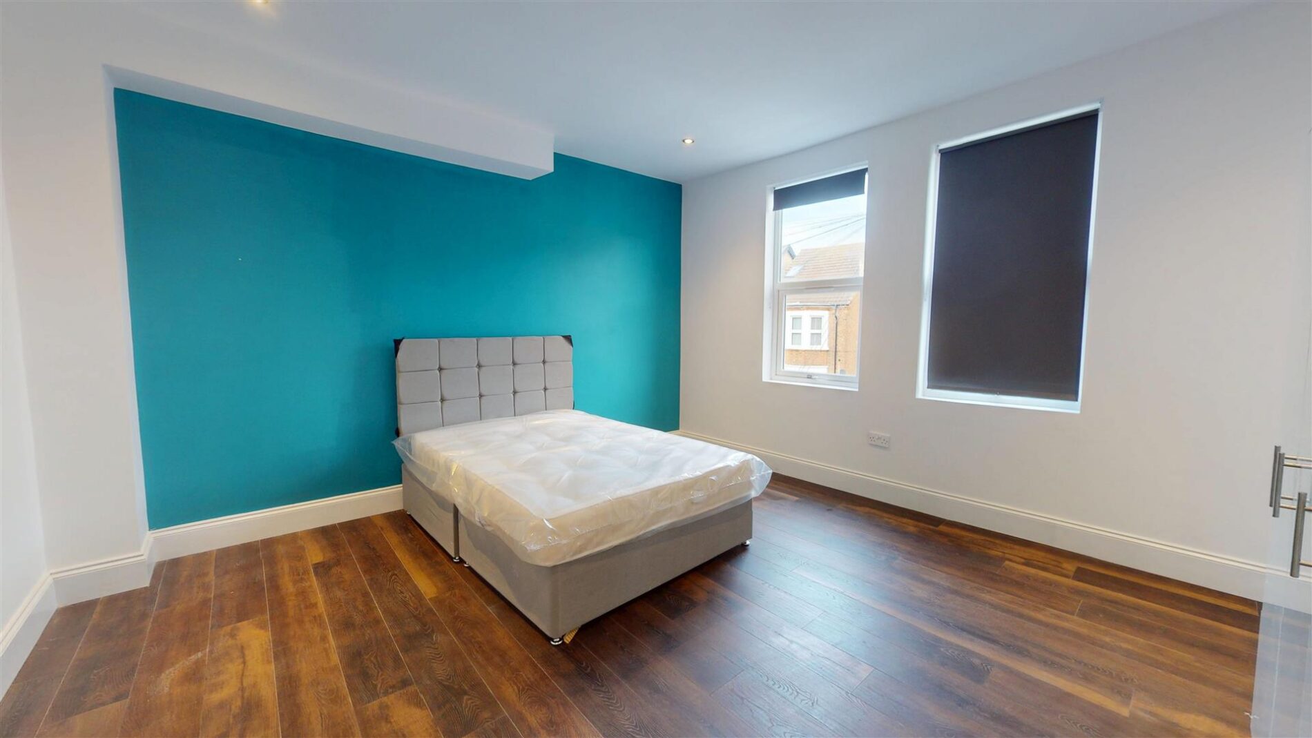 Room Chipstead Avenue in Greater London