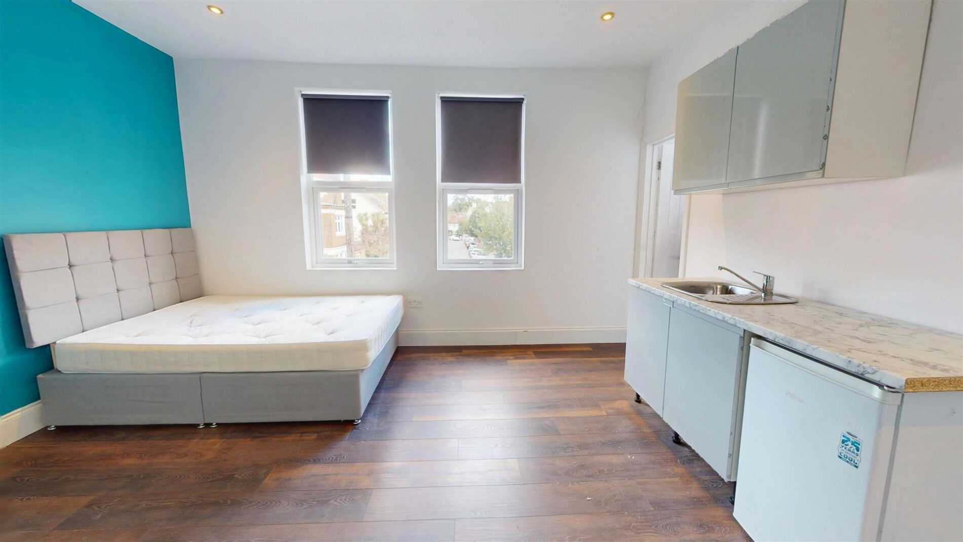 Room Chipstead Avenue in Greater London