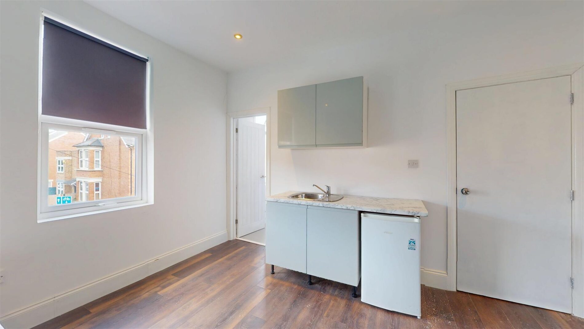 Room Chipstead Avenue in Greater London
