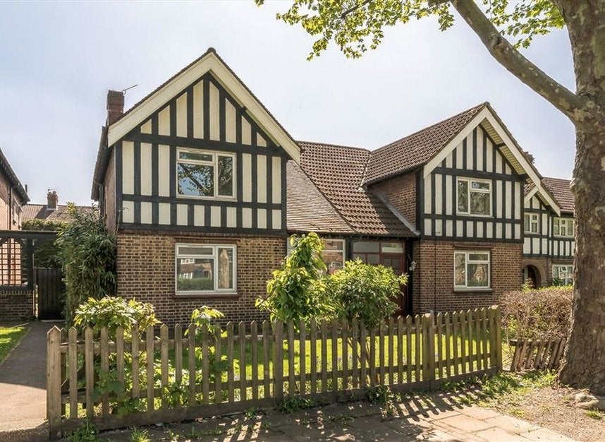 House Westhorne Avenue in Greater London