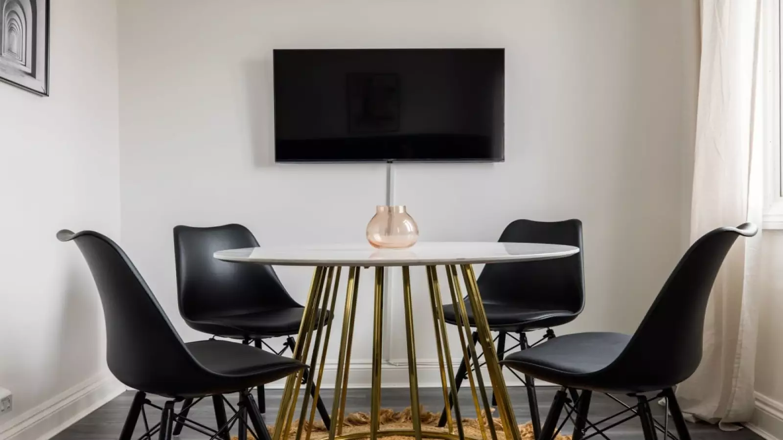 Flat Goldhawk Road in Greater London