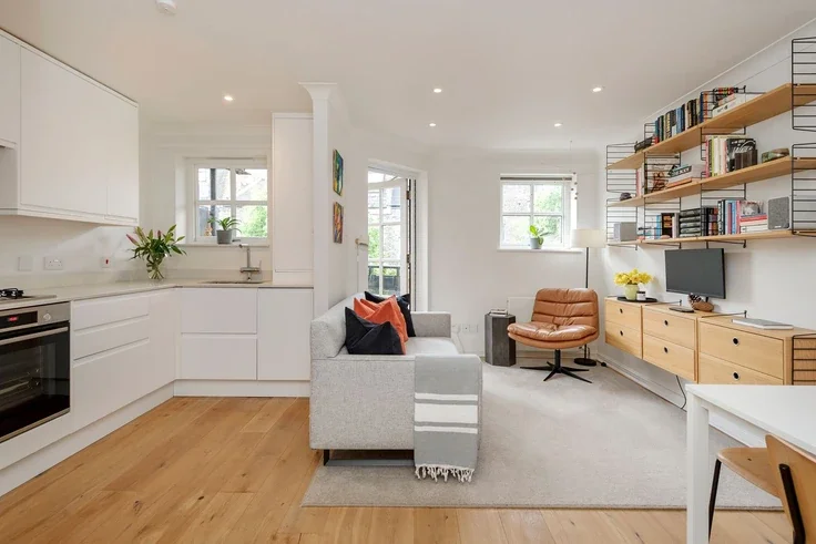 Flat Pine Street in Greater London