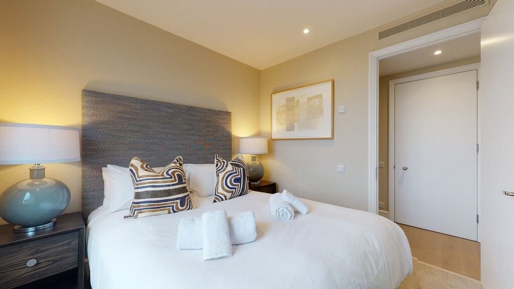 Flat Westferry Circus in Greater London