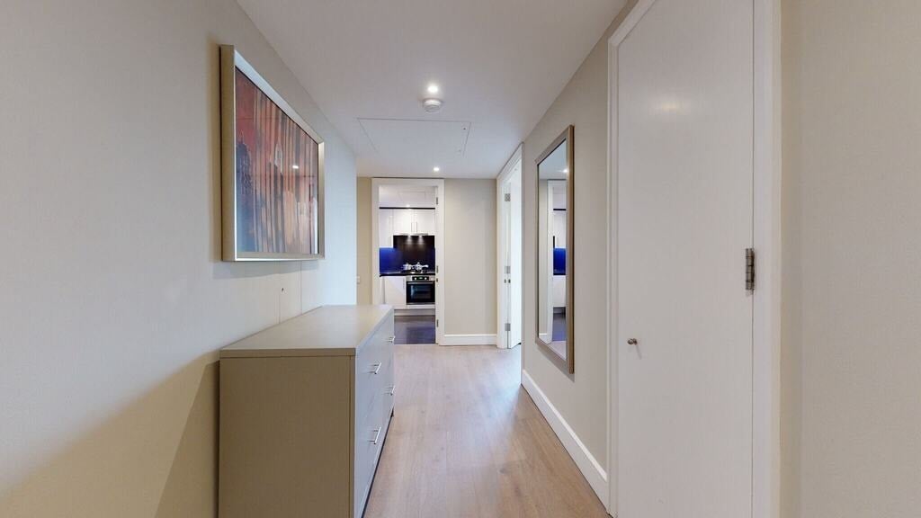 Flat Westferry Circus in Greater London