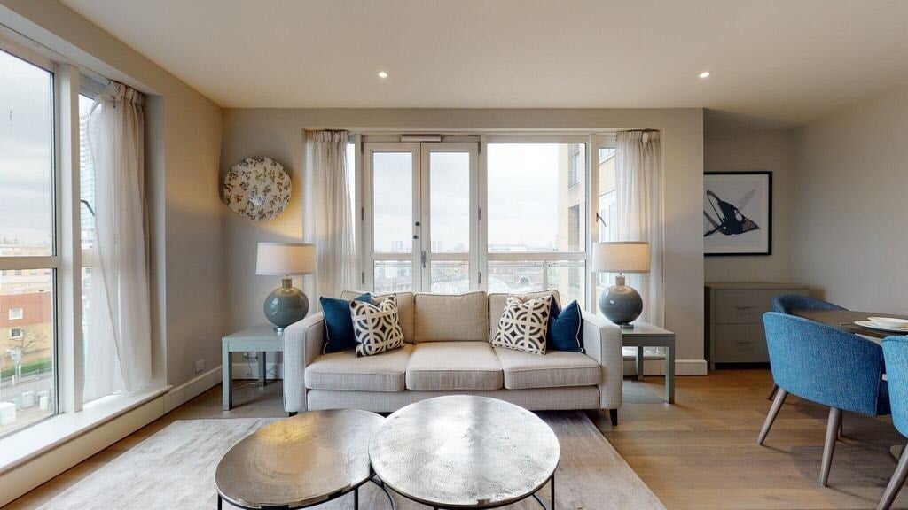 Flat Westferry Circus in Greater London